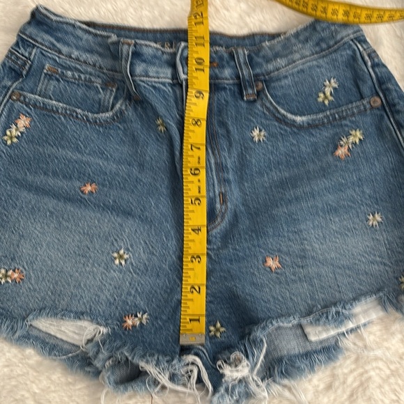 2 American Eagle Outfitters Blue Jean Shorts Distressed Frayed Hem - Size 2 - Picture 5 of 14